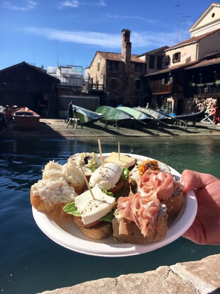 Venetian Bacari: Cicchetti and Canal Views 